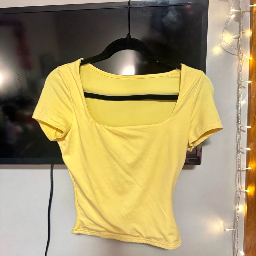 Women's Yellow Scoop Neck Short sleeve fitted Top